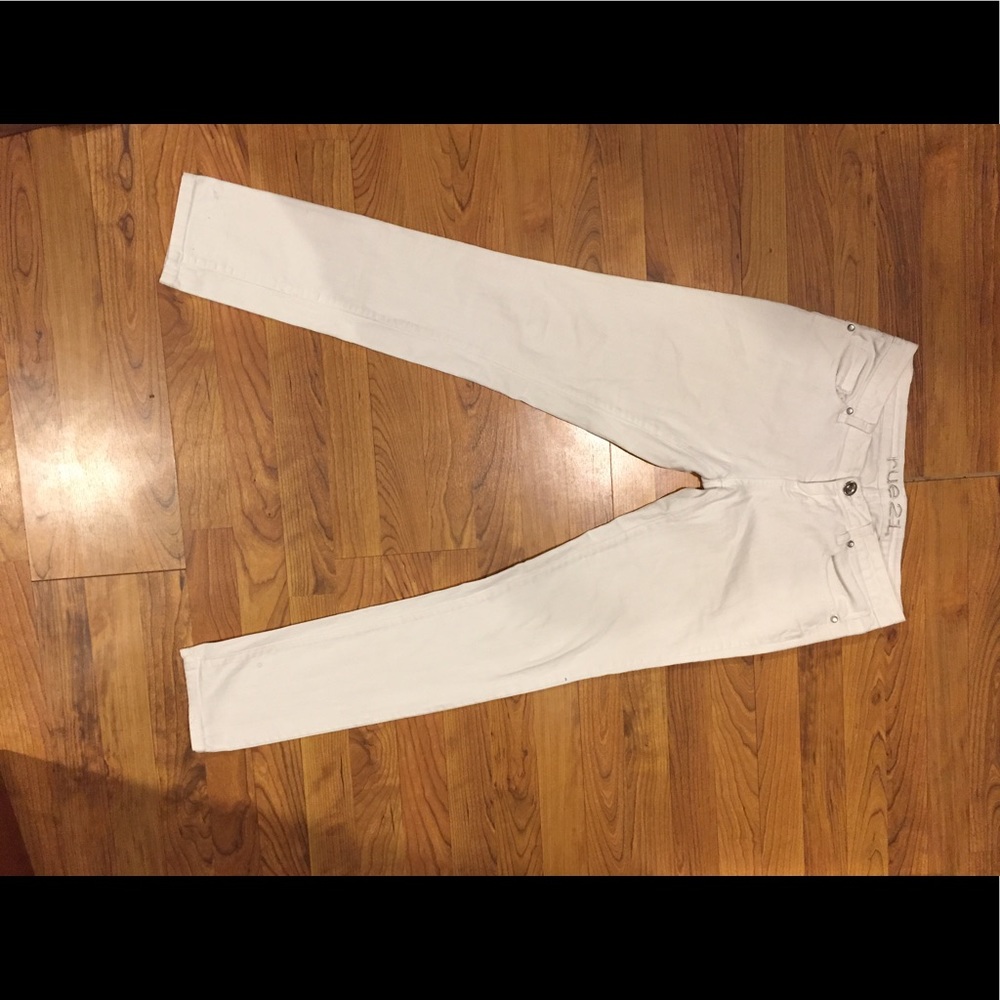 White jeans 👖.
