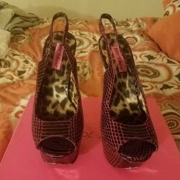 Betsey Johnson - Picture 1 of 4