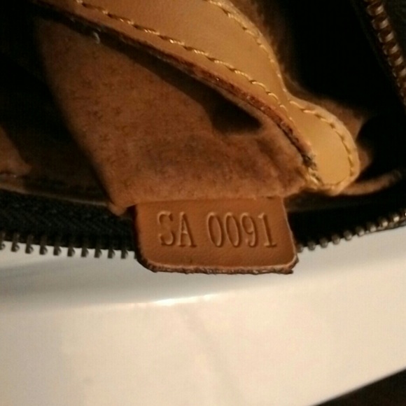 Louie Vuitton hand bag - Picture 3 of 4