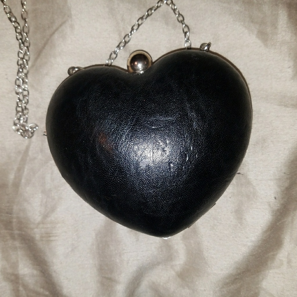 🚫SOLD🚫Studded Heart purse - Picture 2 of 3