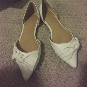 New White Aldo flats with bow