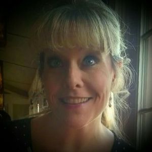 Meet your Posher, Dee