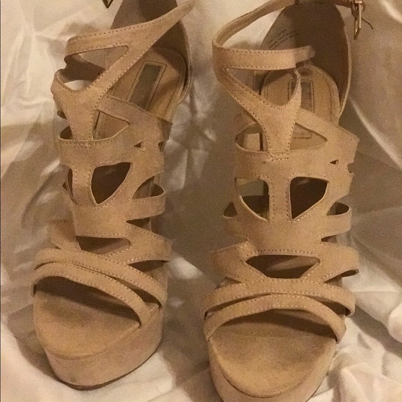 SUEDE NUDE HEELS ! - Picture 1 of 4