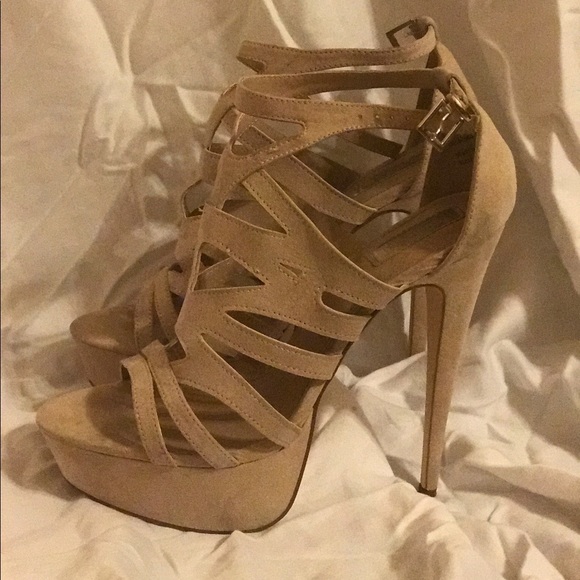 SUEDE NUDE HEELS ! - Picture 2 of 4