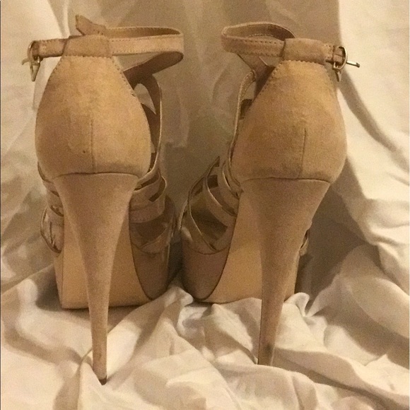 SUEDE NUDE HEELS ! - Picture 3 of 4