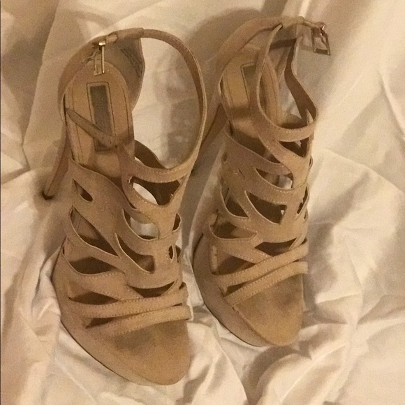 SUEDE NUDE HEELS ! - Picture 4 of 4