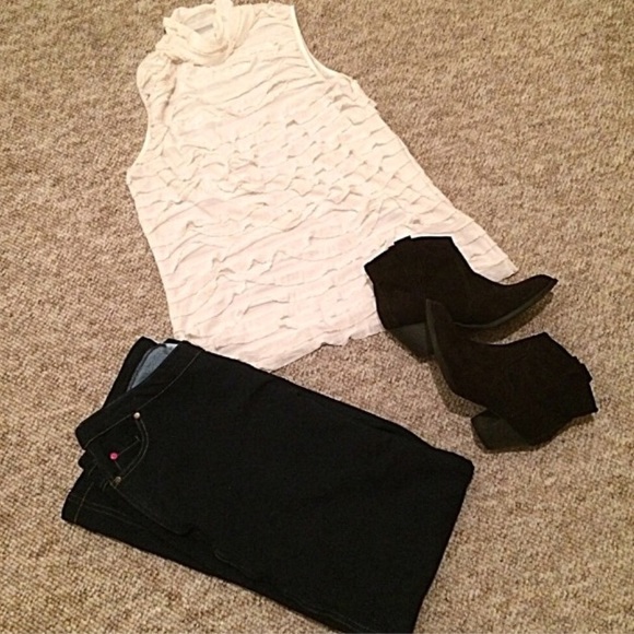 New Directions | White Ruffle Tank Sz Extra Large - Picture 3 of 4