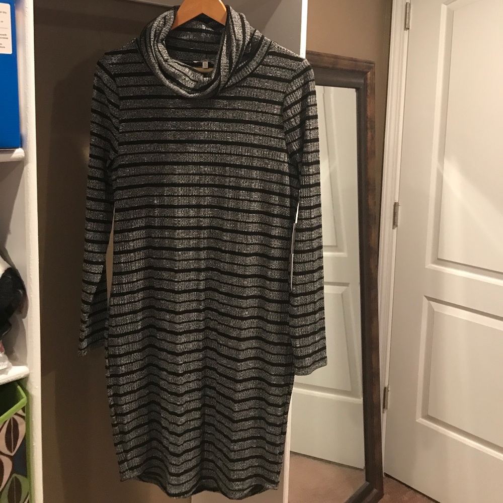 Nice long sleeve dress. Cool for the summer.