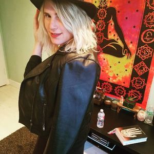 Meet your Posher, Samantha