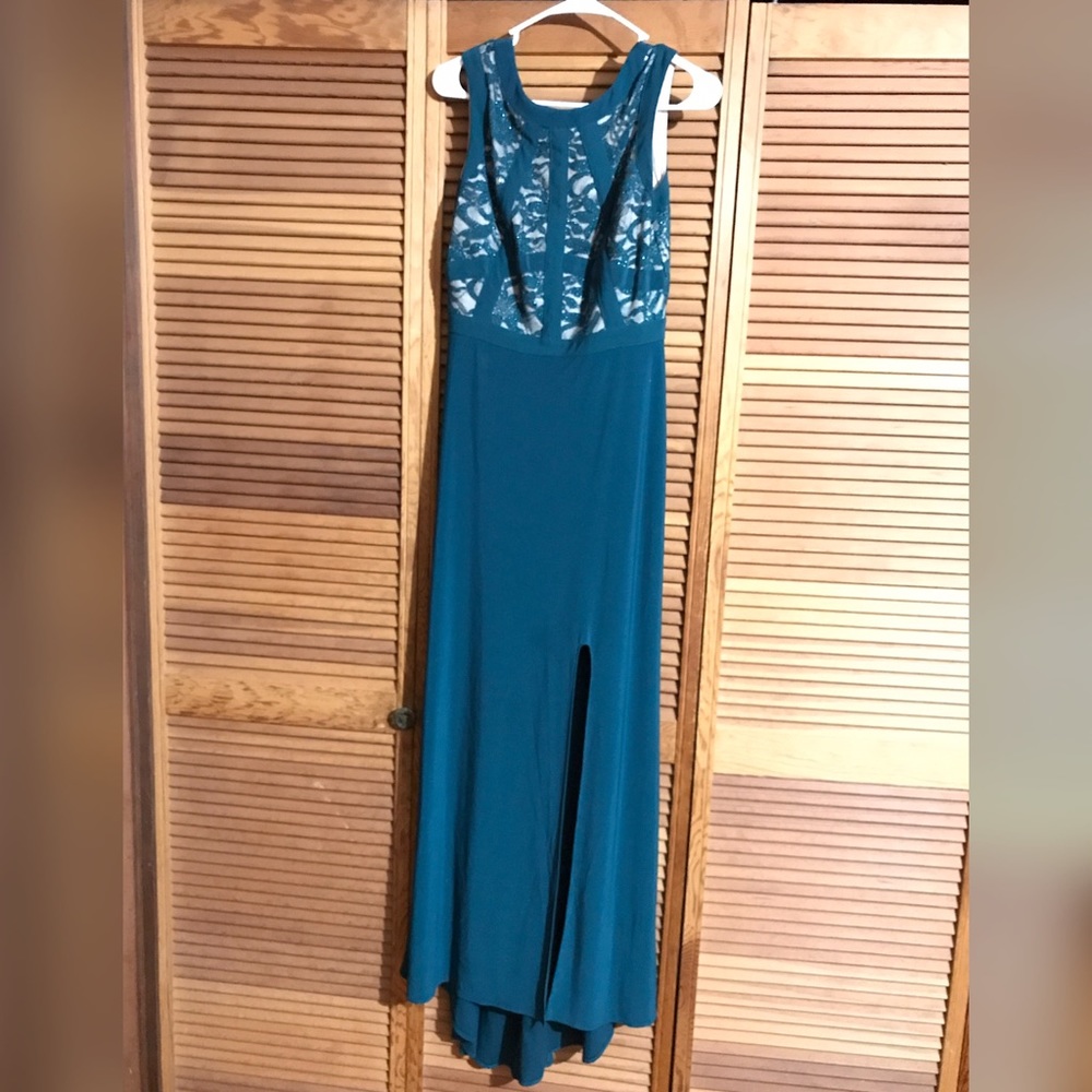 Morgan & Co. Gorgeous Lace & Jersey Gown Size 7/8