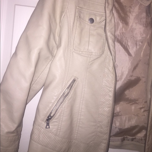 🚫SOLD ON MERCARI🚫 Tan Leather Jacket - Picture 3 of 6