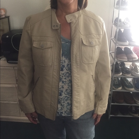 🚫SOLD ON MERCARI🚫 Tan Leather Jacket - Picture 5 of 6