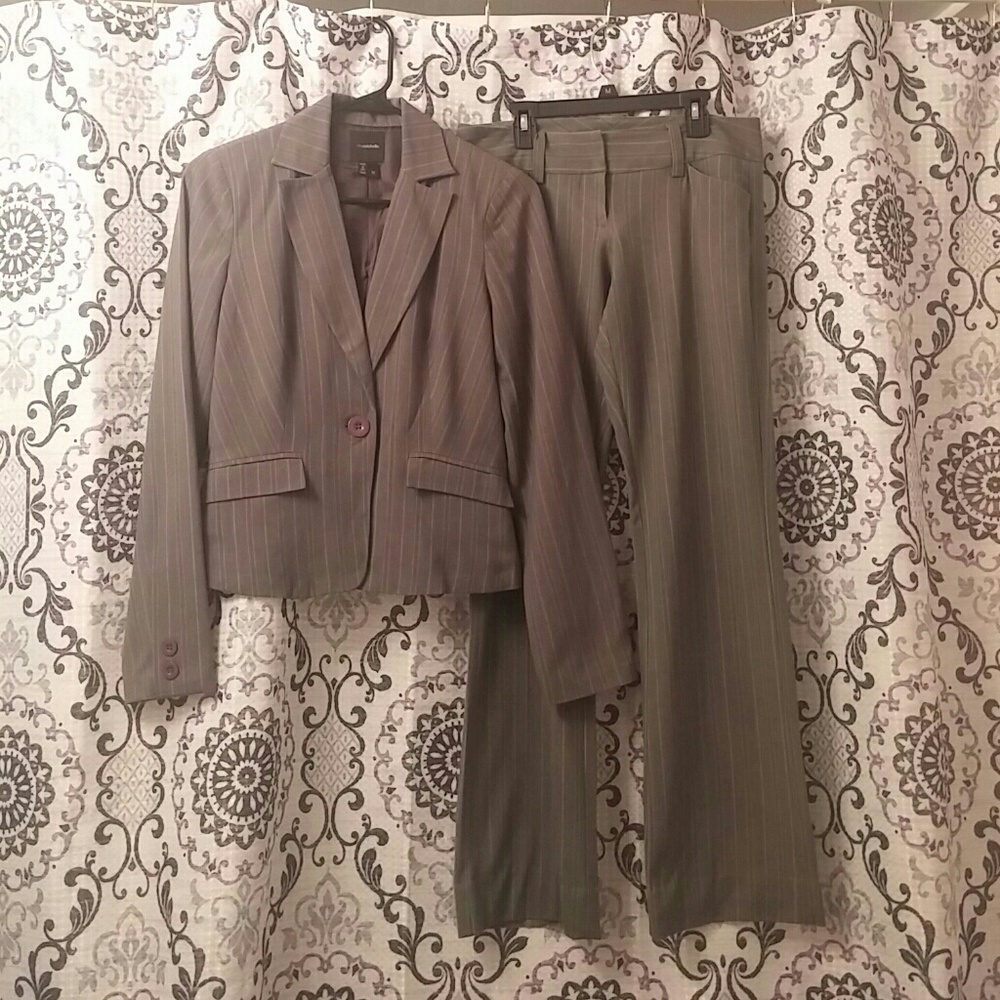 💎Grey pinstriped pantsuit💎