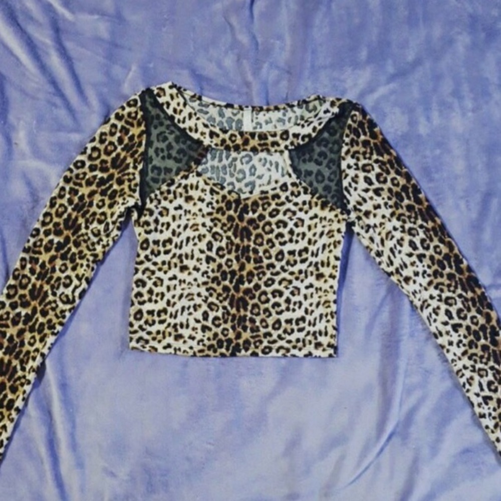 Sexy leopard crop top!! Great condition!!