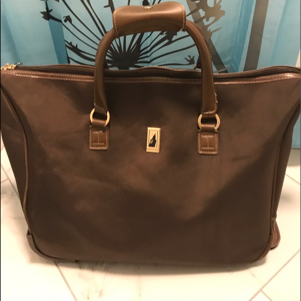 London Fog large tote luggage bag with wheels