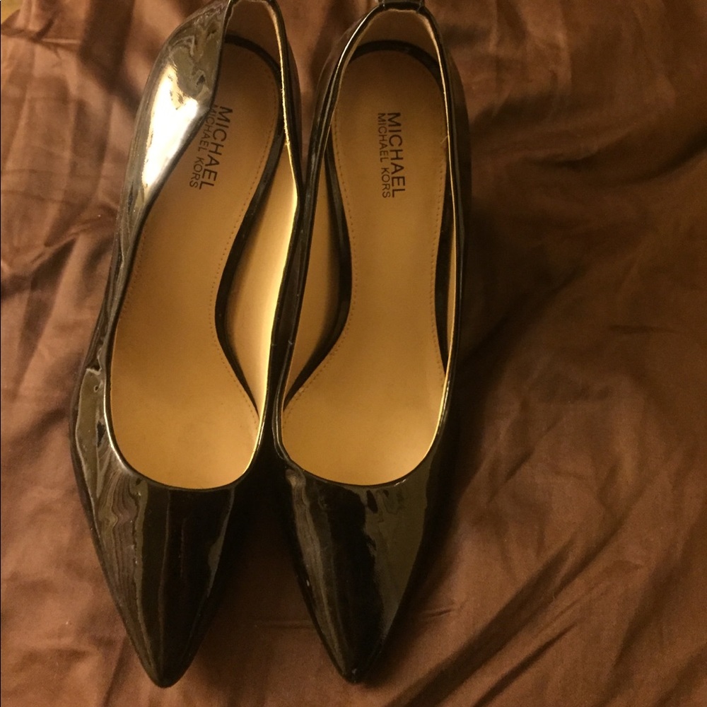 Never worn, to small
