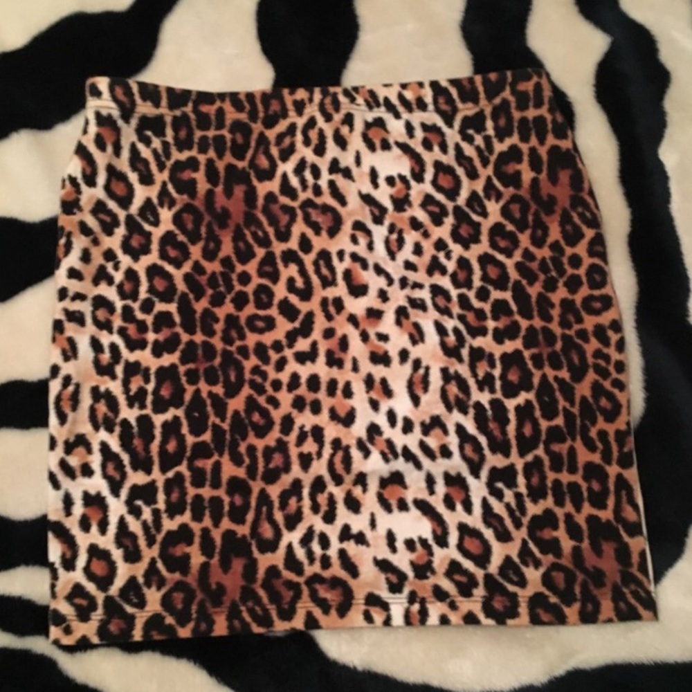 Brand new leopard mini skirt!!