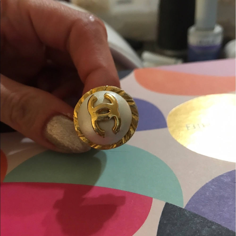 Vintage CHANEL clip on earrings