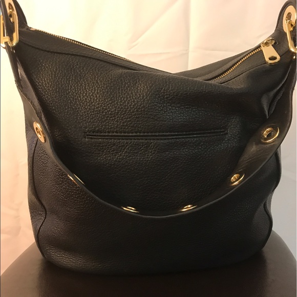 Michael Kors Raven Medium Messenger - Picture 3 of 7