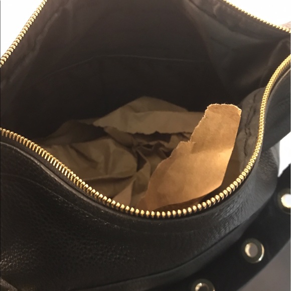 Michael Kors Raven Medium Messenger - Picture 4 of 7