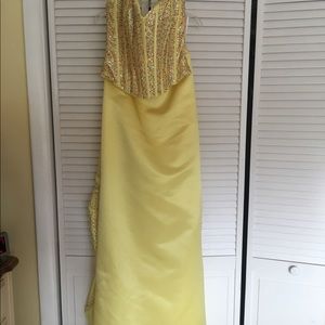 Gorgeous yellow two piece gown colored rhinestones