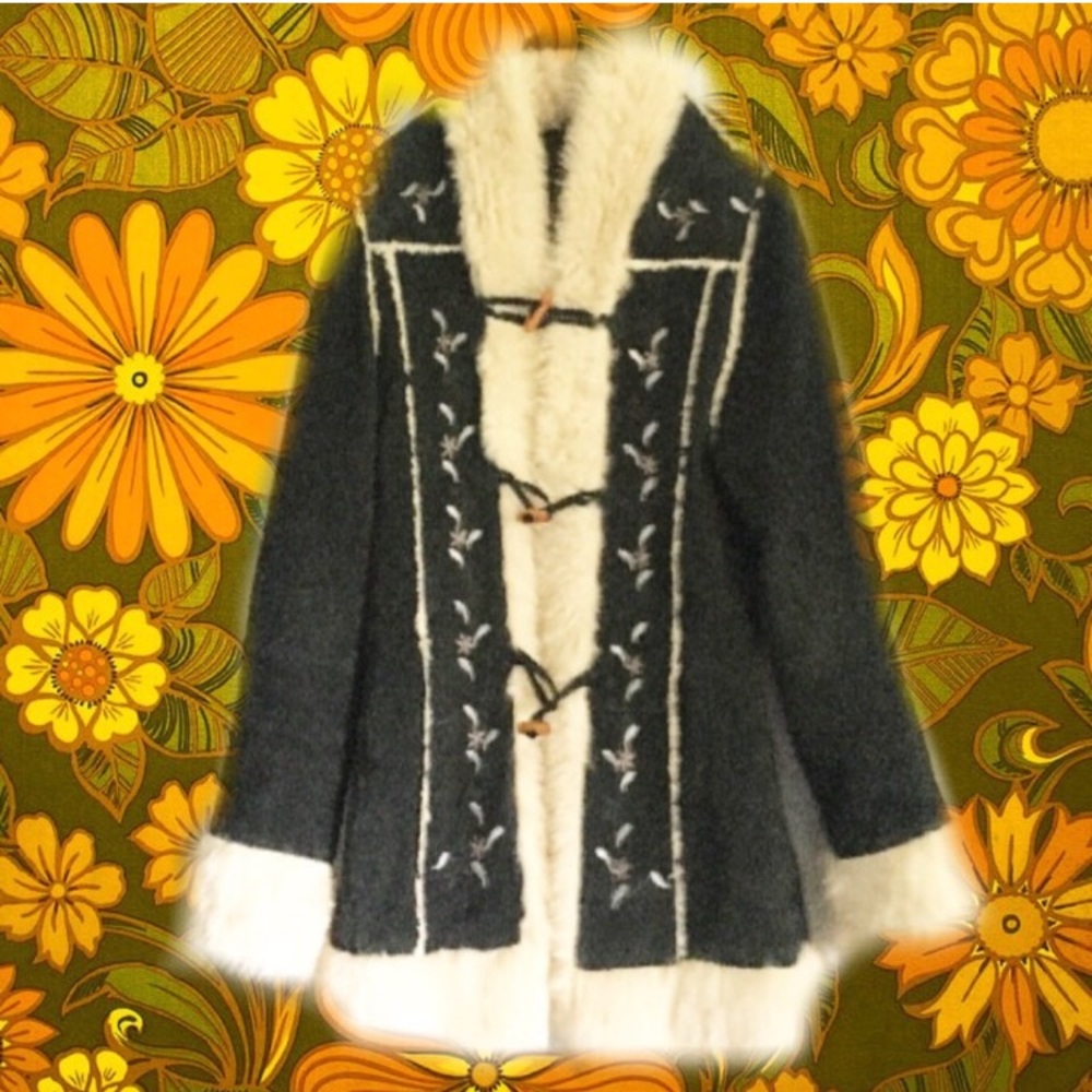Navy penny lane fur coat with floral detailing🌼
