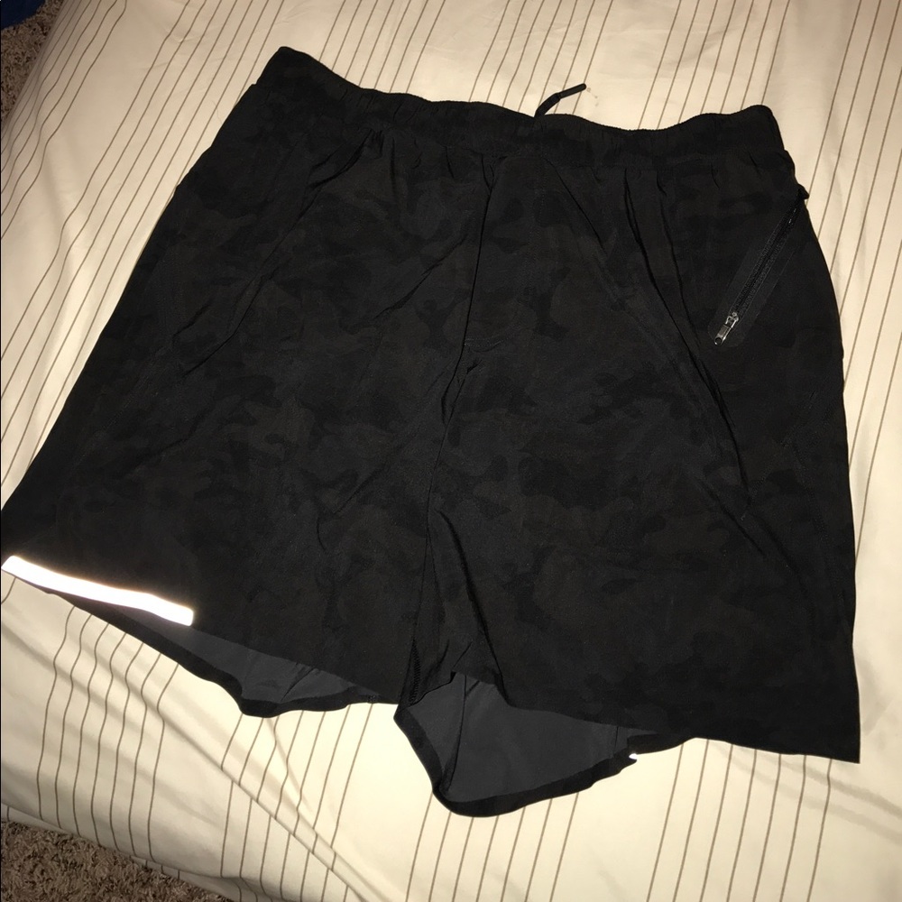 LULULEMON Surge Shorts Black Camo