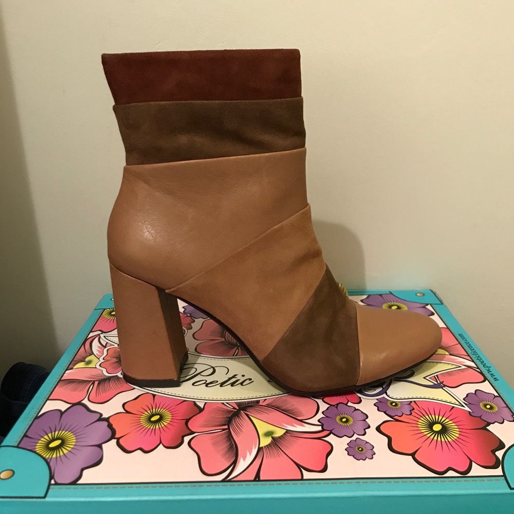 ❗️HOST PICK❗️ Poetic License 1970 inspired booties