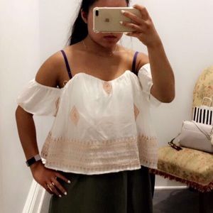 Looking really urgent for this top!