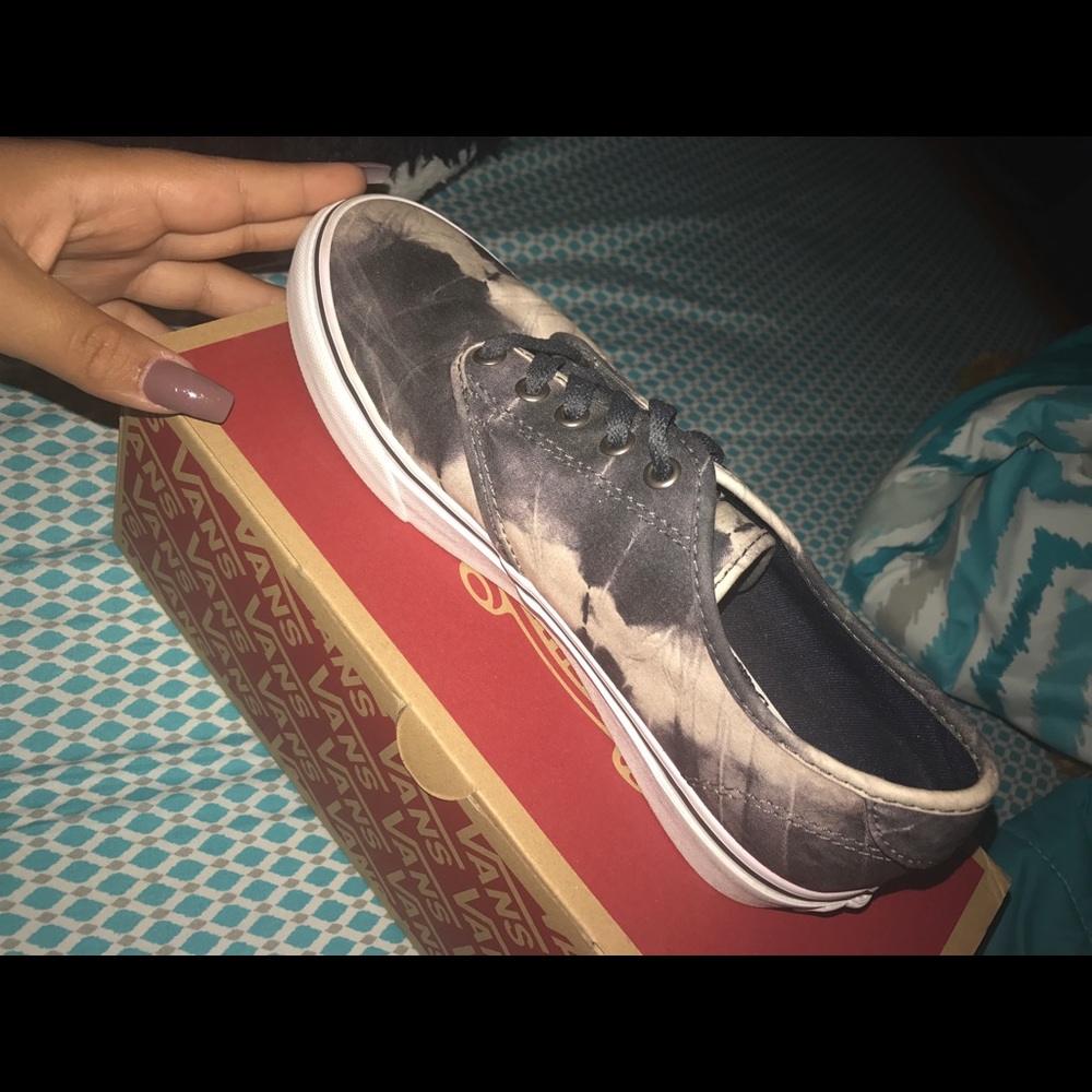 Vans - Picture 2 of 5