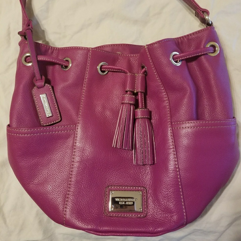 Bucket style bag