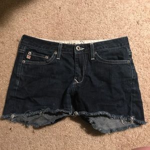 Frayed denim shorts