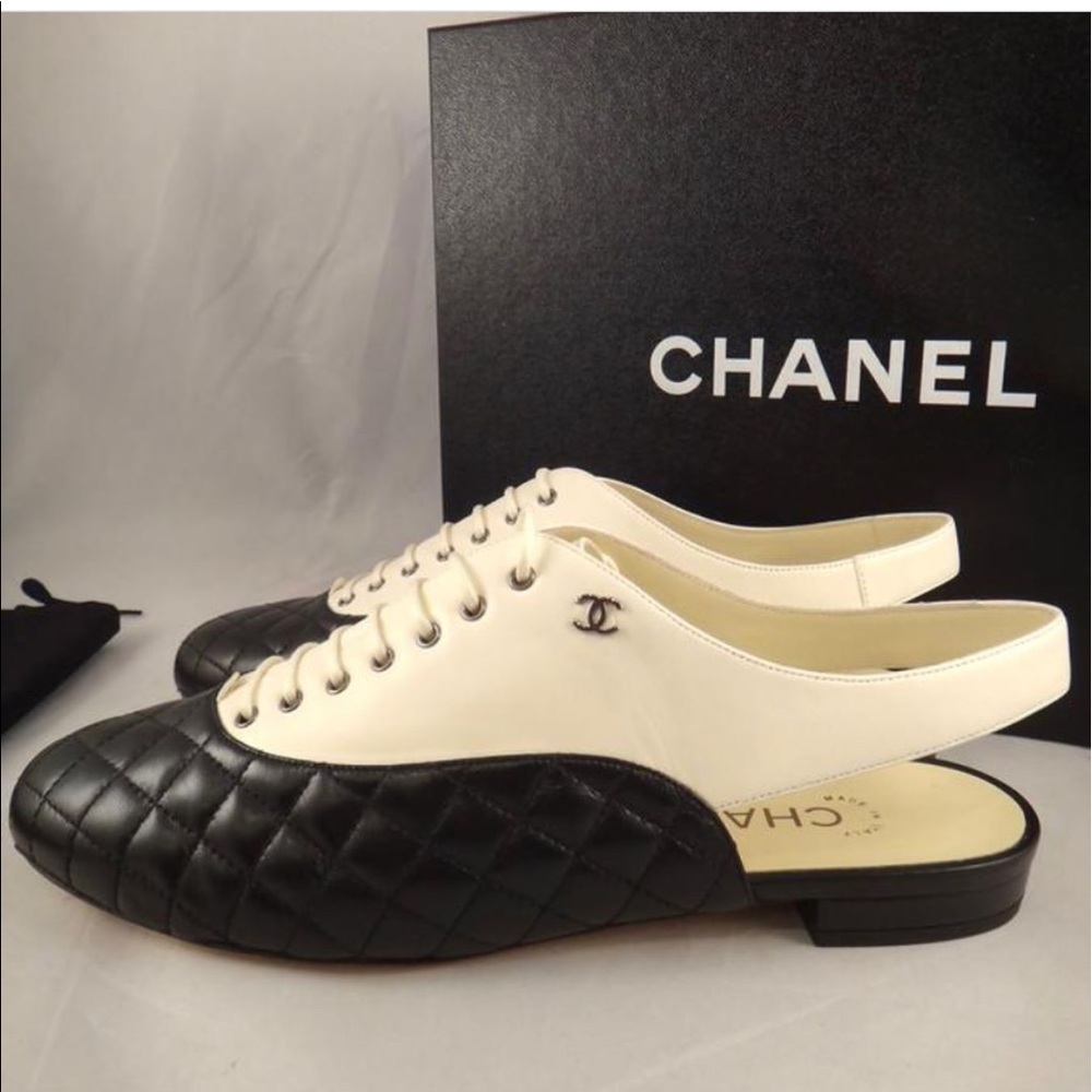 💯authentic Chanel quilted cut out sling back