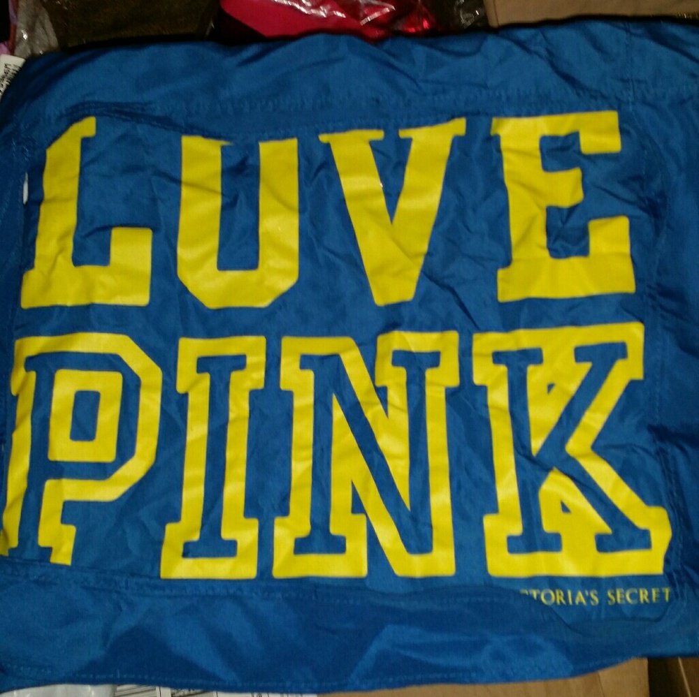 NWOT VICTORIA'S SECRET LOVE PINK BAG