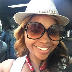 Meet your Posher, Alkieza