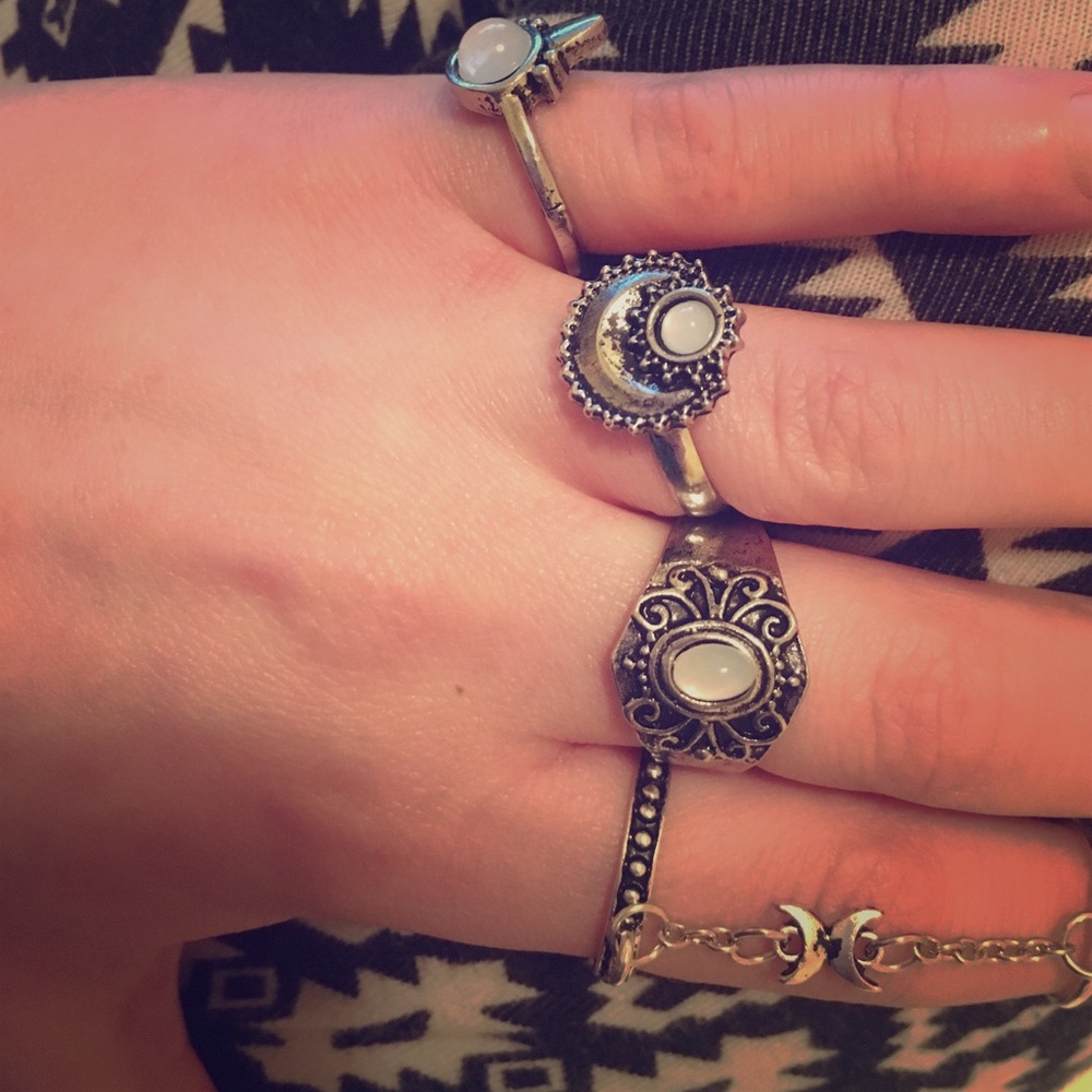 Amazing set of 4 silver crescent moonstone rings