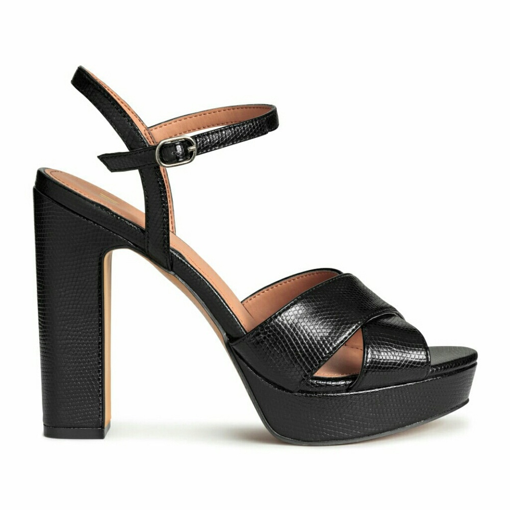 90's retro.         Short platform with chunk heel