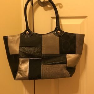 Authentic Coach pocketbook
