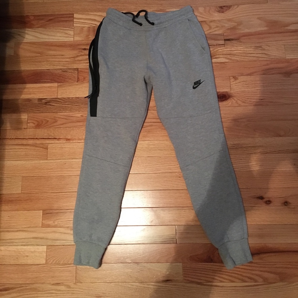 Gray nike tech fleece joggers