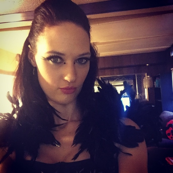 Meet your Posher, Monica - Picture 3 of 4