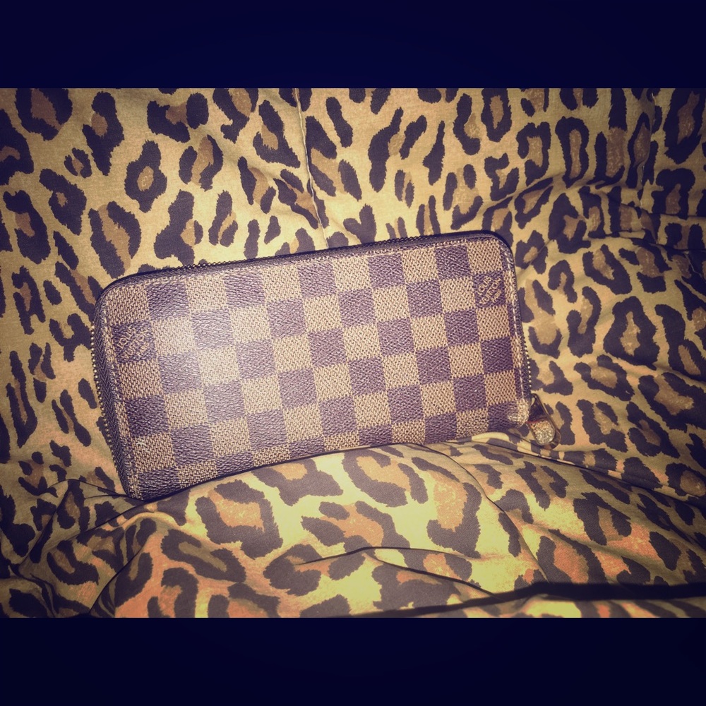Louis Vuitton Checkered wallet