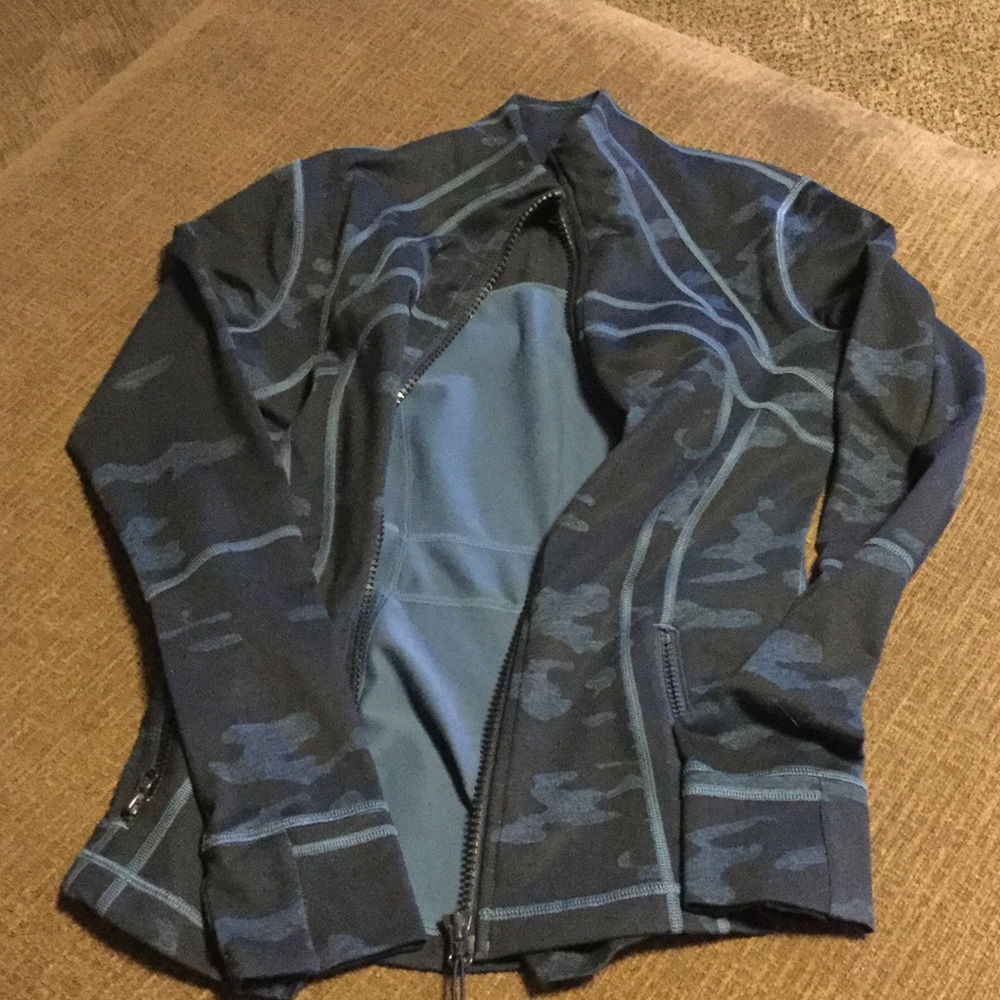 EUC LuluLemon jacket-navy camo