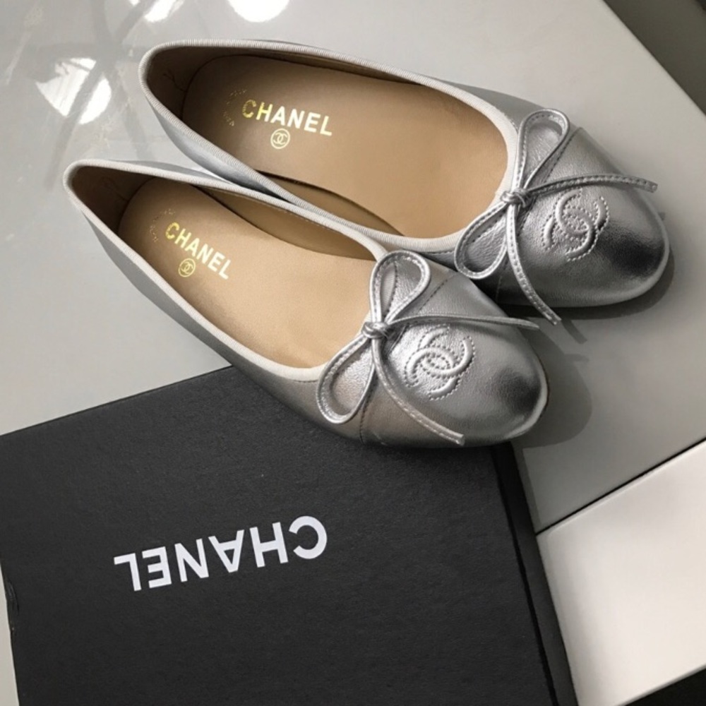 Chanel flats!!