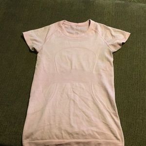 EUC LuluLemon t-shirt