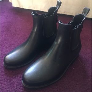 Old navy Chelsea rain boots size 8 black womens