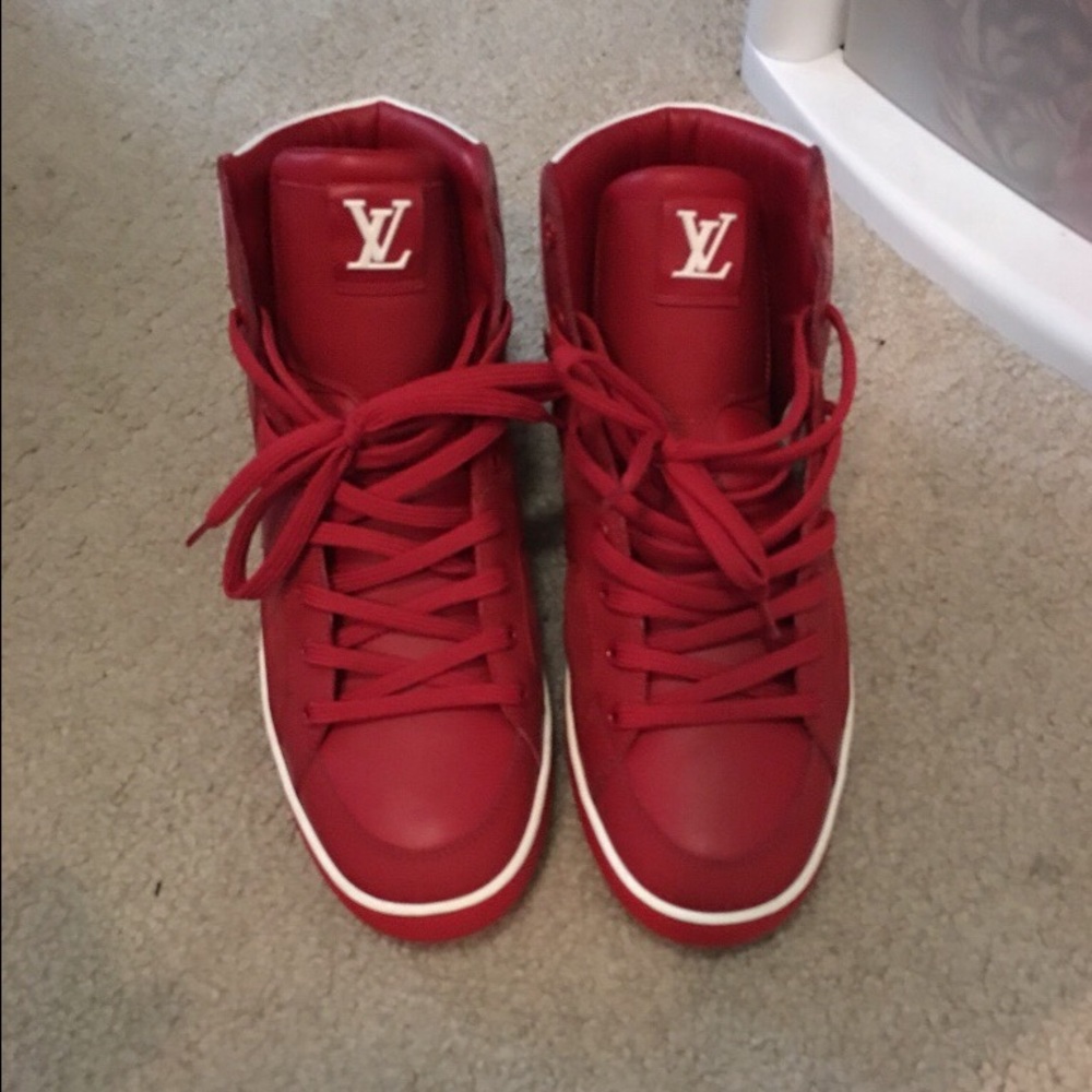 Louis Vuitton (Like New)