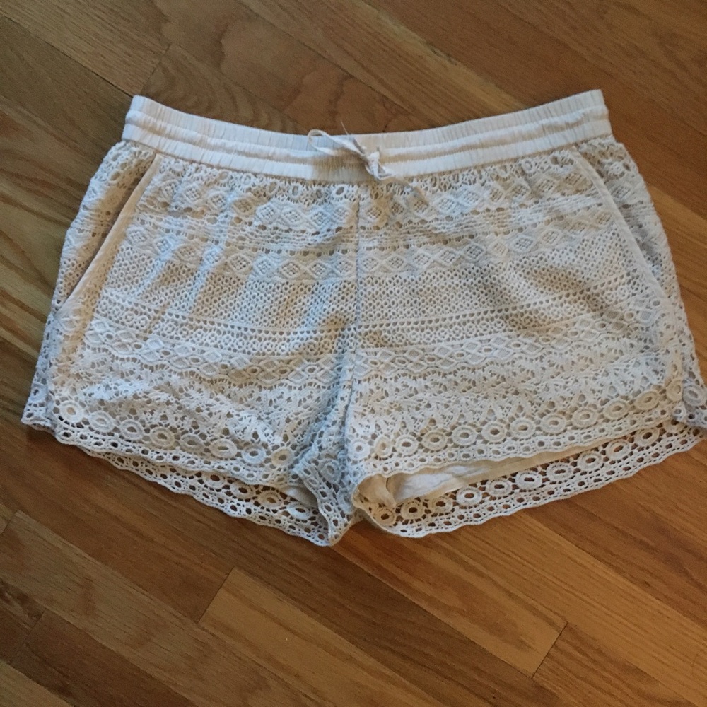 Off white Cotton Lace Shorts, size Large
