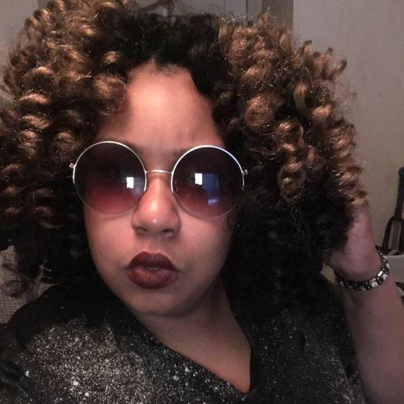 Meet your Posher, Charlene - Picture 1 of 1