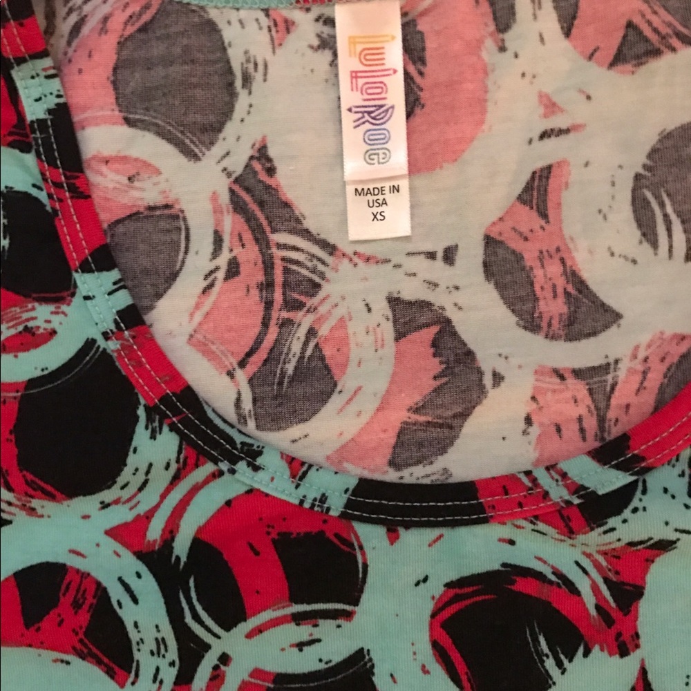 Lularoe Classic Tee, size XS