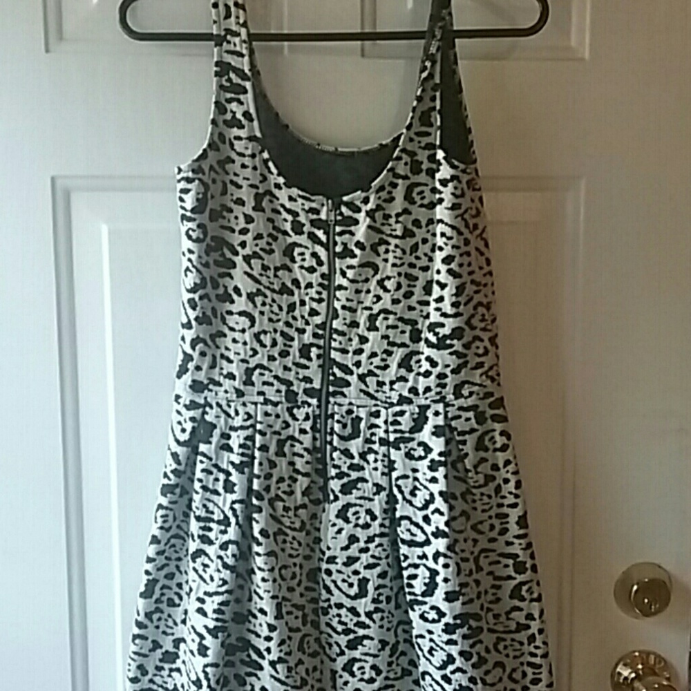 Dress - Picture 2 of 2